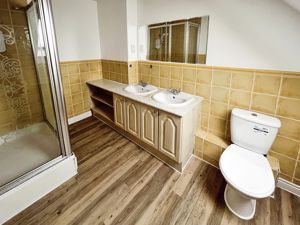 En suite- click for photo gallery